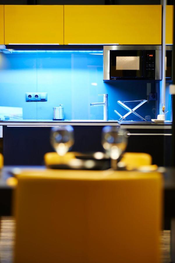Central Location Yellow-Black Apartment Budapest Bagian luar foto