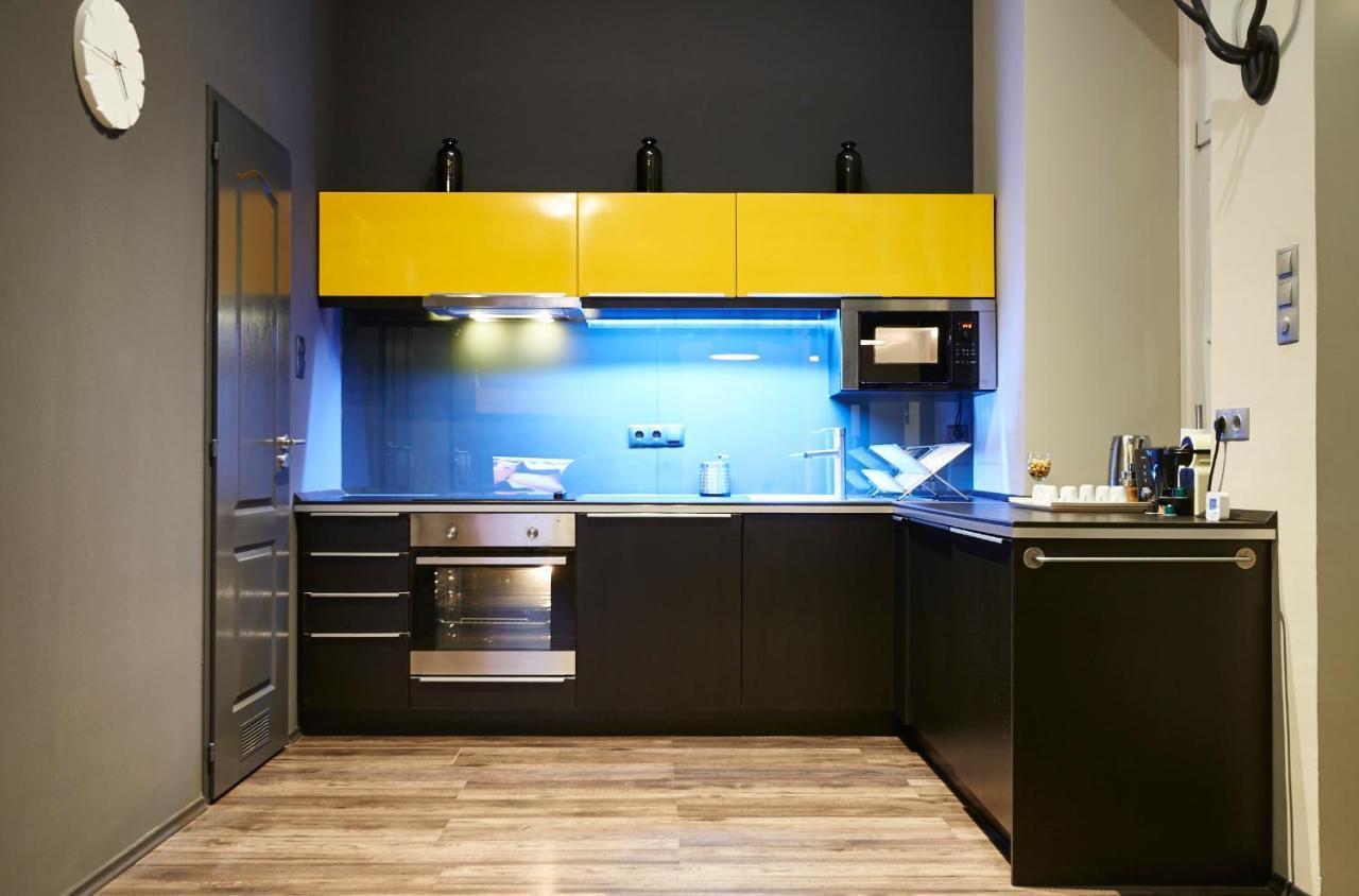 Central Location Yellow-Black Apartment Budapest Bagian luar foto