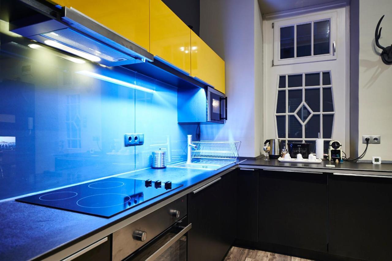 Central Location Yellow-Black Apartment Budapest Bagian luar foto