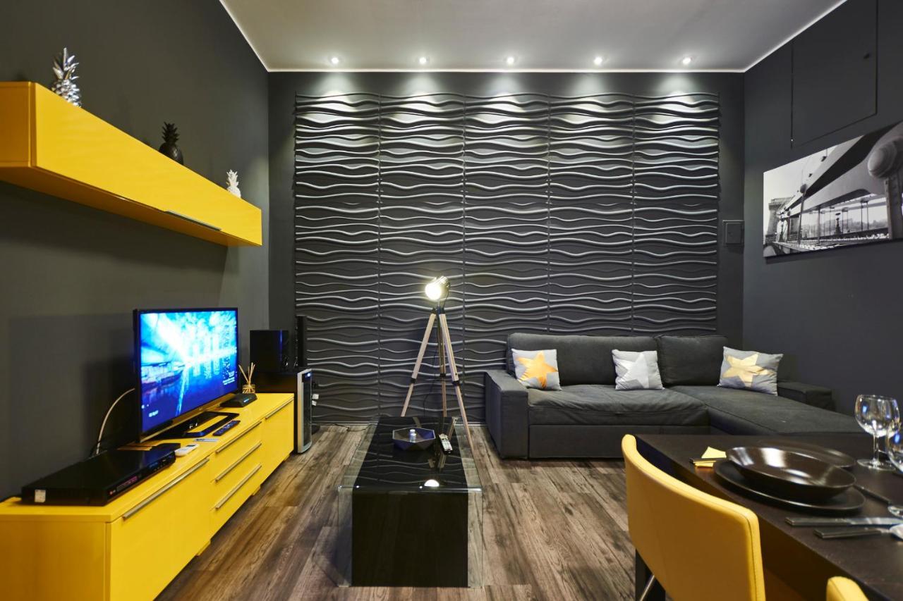 Central Location Yellow-Black Apartment Budapest Bagian luar foto