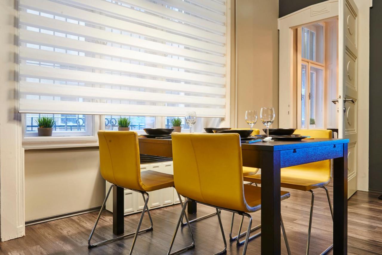 Central Location Yellow-Black Apartment Budapest Bagian luar foto