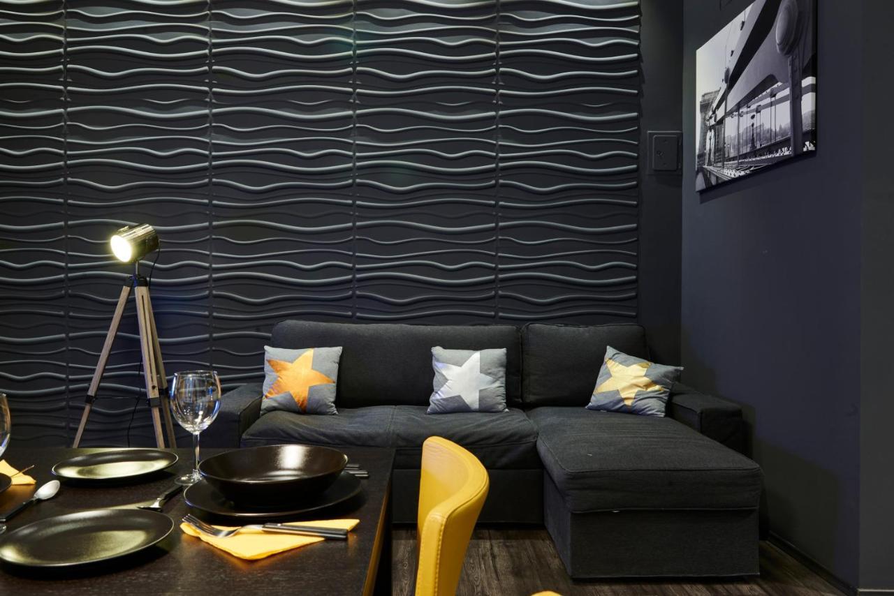 Central Location Yellow-Black Apartment Budapest Bagian luar foto